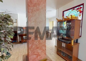 Hall / corridoio - Negozio VITTORIO ALFIERI
 
13, Valenza - foto 2