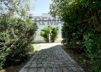 Giardino - Villa Strada Comunale Cristallina
 
14, Mola di Bari - photo 8
