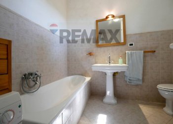 Bagno - Villa Strada Comunale Cristallina
 
14, Mola di Bari - photo 31