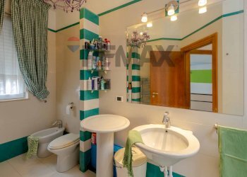 Bagno - Terraced Villa Via Oberdan
 
376, Noicàttaro - photo 19