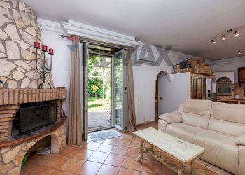 Soggiorno - Trilocale via Tarquinio Prisco
 
26, Guidonia Montecelio - foto 4