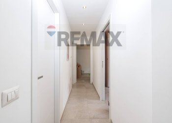 Hall / corridoio - Three-room apartment Via Sergio Tofano
109, Roma - photo 13