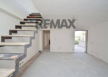 Scale - Casa semi indipendente Via Camillo Benso Conte di Cavour
 
198, Misterbianco - foto 7