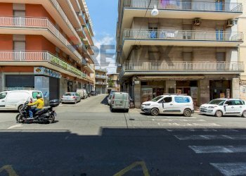 Edificio all\'aperto lato Via Vigo - Appartamento Via Pietro Mascagni
 
41, Acireale - foto 26