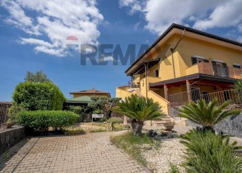 Casa all\'aperto - Semi-detached house Via Pescara
 
7, Mascalucia - photo 1