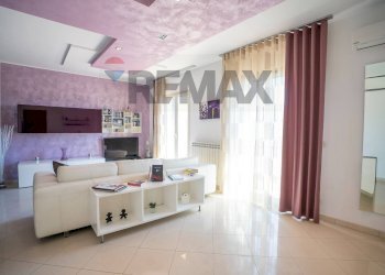 Soggiorno - Semi-detached house Via Pescara
 
7, Mascalucia - photo 9