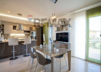 Sala da pranzo - Semi-detached house Via Pescara
 
7, Mascalucia - photo 15