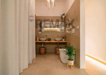 Bagno - Independent house Via della Regione Siciliana
 
10, Valverde - photo 8
