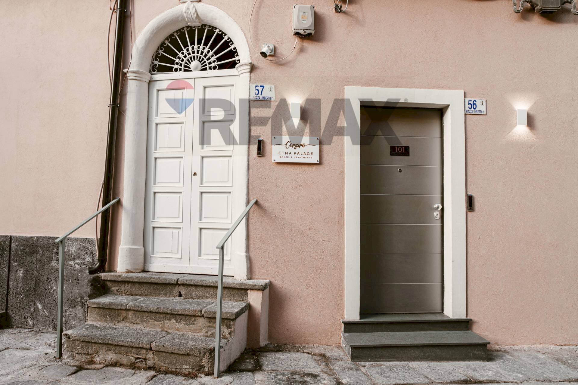 Scale - Casa indipendente Piazza Umberto I
56/57, Motta Sant'Anastasia - foto 2