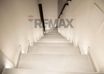 Scale - Independent house Piazza Umberto I
 
56/57, Motta Sant'Anastasia - photo 19