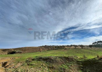 Vista delle montagne - Terreno edificabile contrada salinella
 
SNC, Motta Sant'Anastasia - foto 1