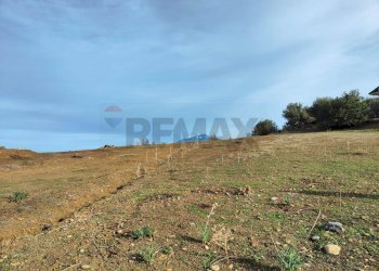 Vista delle montagne - Terreno edificabile contrada salinella
 
SNC, Motta Sant'Anastasia - foto 3
