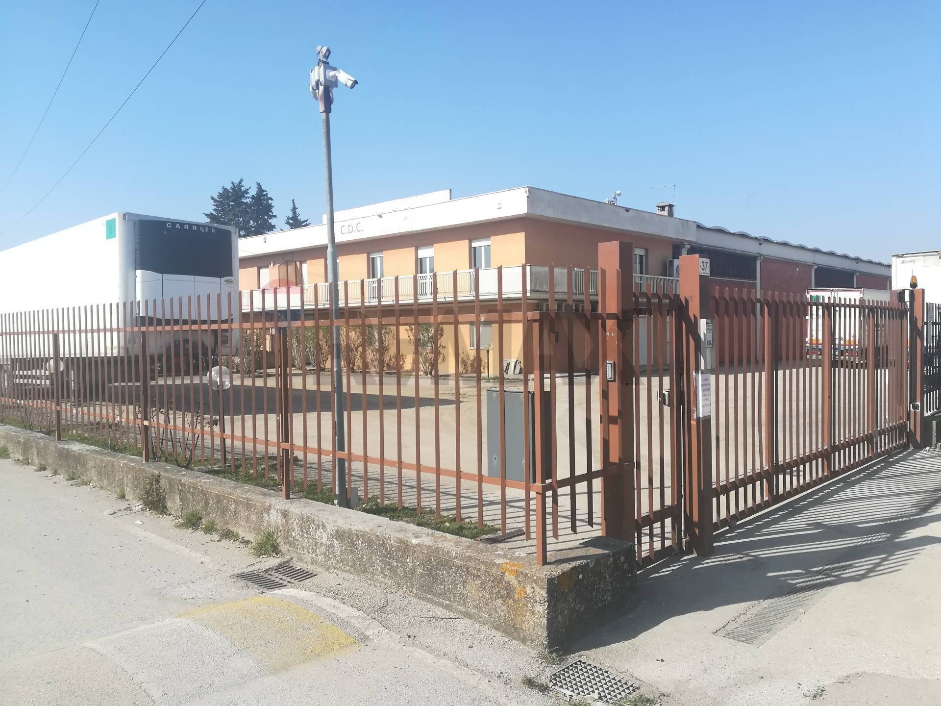 Edificio all\'aperto - Shed Via Alessandro Monteneri
 
37, Perugia - photo 1