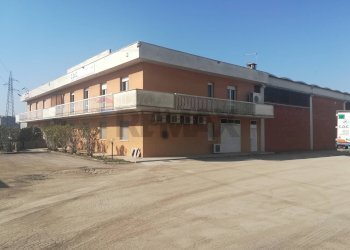 Edificio all\'aperto - Shed Via Alessandro Monteneri
37, Perugia - photo 2