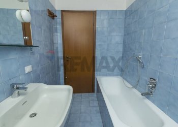 Bagno - Three-room apartment Giovanni Pacini
 
81, Seregno - photo 11