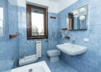 Bagno - Three-room apartment Giovanni Pacini
 
81, Seregno - photo 12