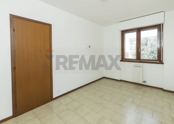 Stanza vuota - Three-room apartment Giovanni Pacini
 
81, Seregno - photo 13