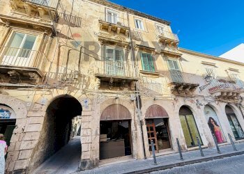 Edificio all\'aperto - Appartamento Via della Maestranza
 
45, Siracusa - foto 2