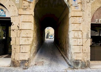Edificio all\'aperto - Appartamento Via della Maestranza
 
45, Siracusa - foto 3