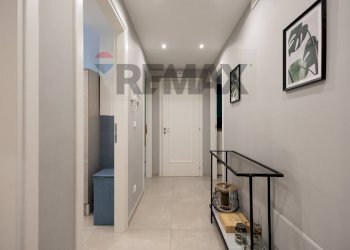 Hall / corridoio - Apartment via pompeo cisternazza
 
10, Mascalucia - photo 9