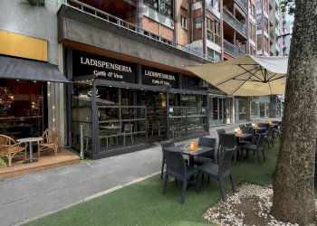 Edificio all\'aperto - Bar Tavola Calda - Fredda Via Luigi Sacco
5, Milano - foto 2