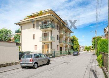 Edificio all\'aperto - Three-room apartment Via Donizetti
 
2, Castellanza - photo 21