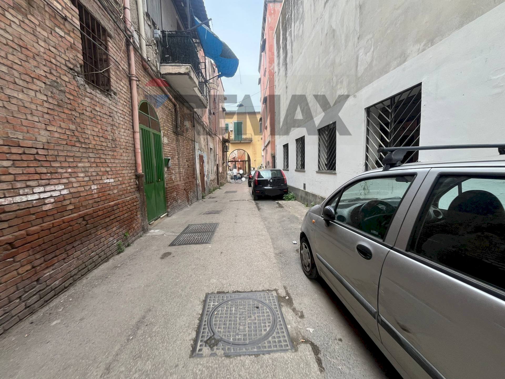 Edificio all\'aperto - Bilocale Vico Case Riccardi
 
104-105, Napoli - foto 1