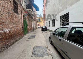 Edificio all\'aperto - Bilocale Vico Case Riccardi
 
104-105, Napoli - foto 1