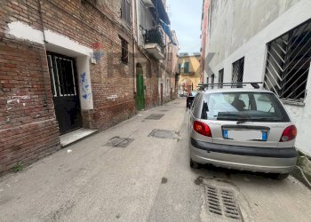 Edificio all\'aperto - Bilocale Vico Case Riccardi
 
104-105, Napoli - foto 8