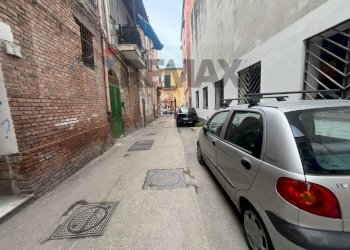 Edificio all\'aperto - Bilocale Vico Case Riccardi
 
104-105, Napoli - foto 9