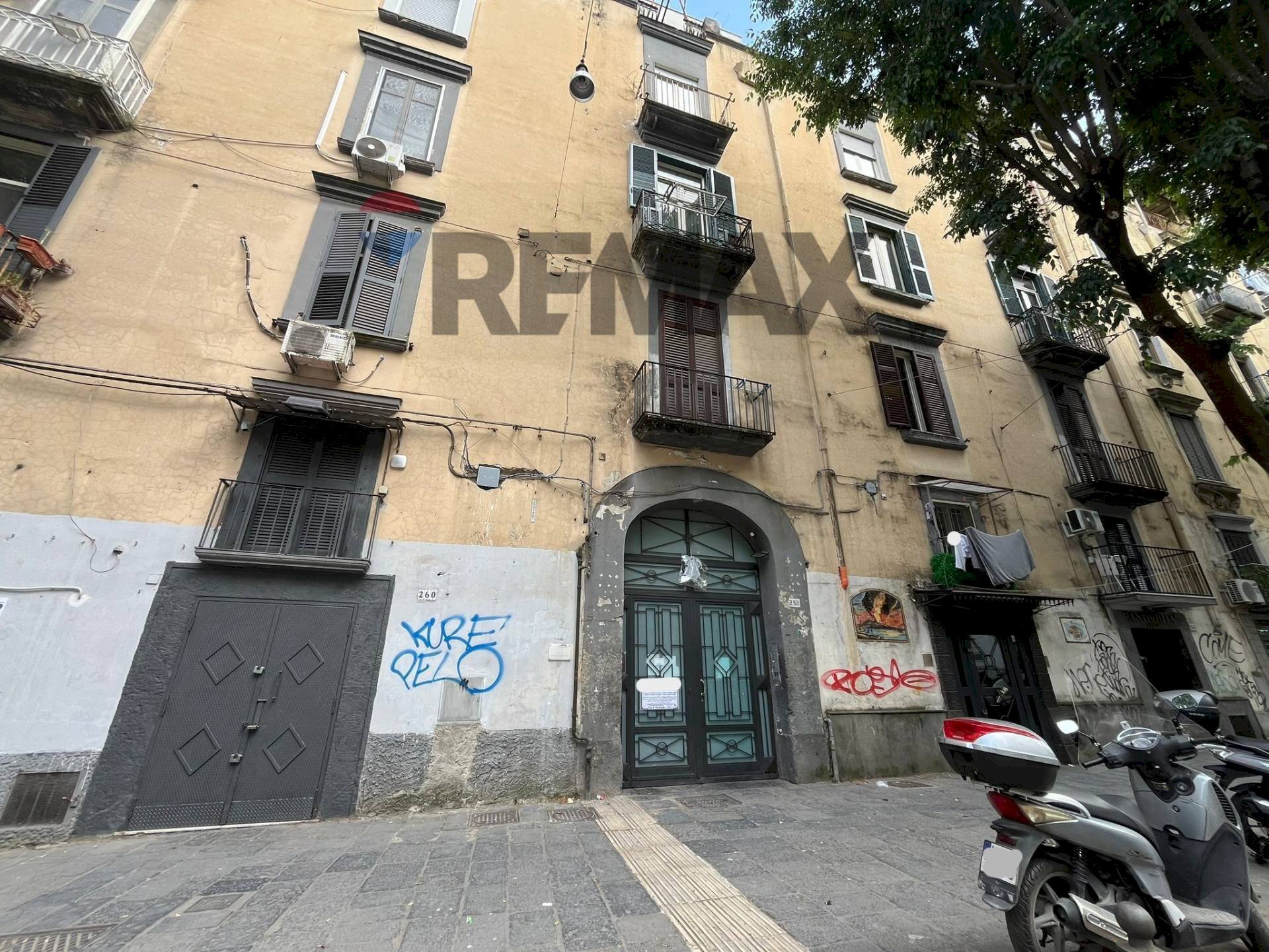 Edificio all\'aperto - Trilocale via Foria
 
258, Napoli - foto 1