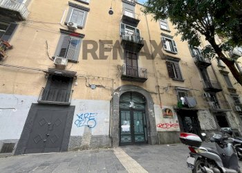 Edificio all\'aperto - Trilocale via Foria
258, Napoli - foto 1
