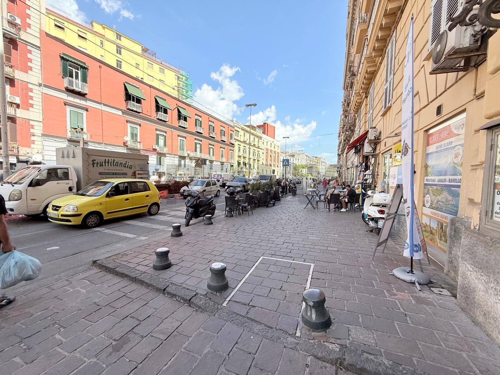 Edificio all\'aperto - Trilocale Via Giordano Bruno
163, Napoli - foto 2