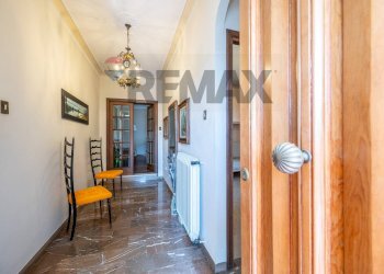 Hall / corridoio - Semi-detached house Nezzana
 
SNC, Bagnone - photo 6