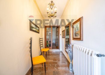 Hall / corridoio - Semi-detached house Nezzana
 
SNC, Bagnone - photo 7