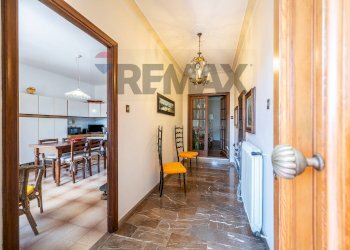 Hall / corridoio - Semi-detached house Nezzana
 
SNC, Bagnone - photo 11