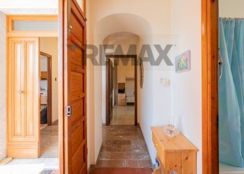 Hall / corridoio - Semi-detached house Nezzana
 
SNC, Bagnone - photo 21