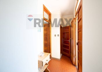 Hall / corridoio - Semi-detached house Nezzana
 
SNC, Bagnone - photo 25