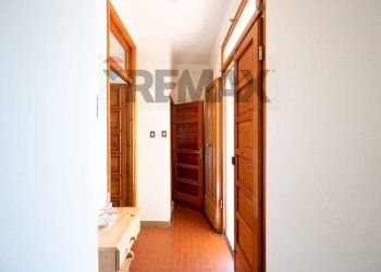 Hall / corridoio - Semi-detached house Nezzana
 
SNC, Bagnone - photo 29