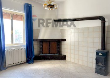 Stanza vuota - Four-room apartment Via Starze
 
1, Montaquila - photo 1