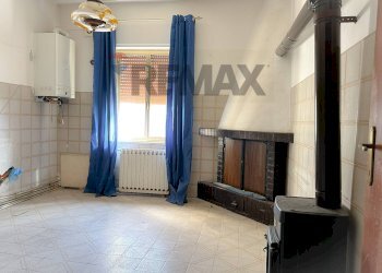 Soggiorno - Four-room apartment Via Starze
 
1, Montaquila - photo 3