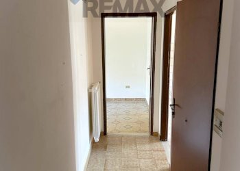 Hall / corridoio - Four-room apartment Via Starze
 
1, Montaquila - photo 12