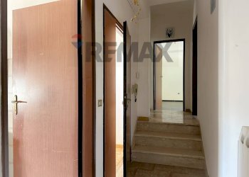 Hall / corridoio - Four-room apartment Via Starze
 
1, Montaquila - photo 20