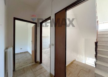 Hall / corridoio - Four-room apartment Via Starze
 
1, Montaquila - photo 58