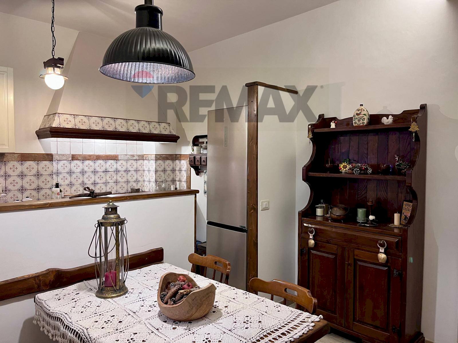 Sala da pranzo - Casa indipendente Via della Vittoria
 
15, Civitella Alfedena - foto 2