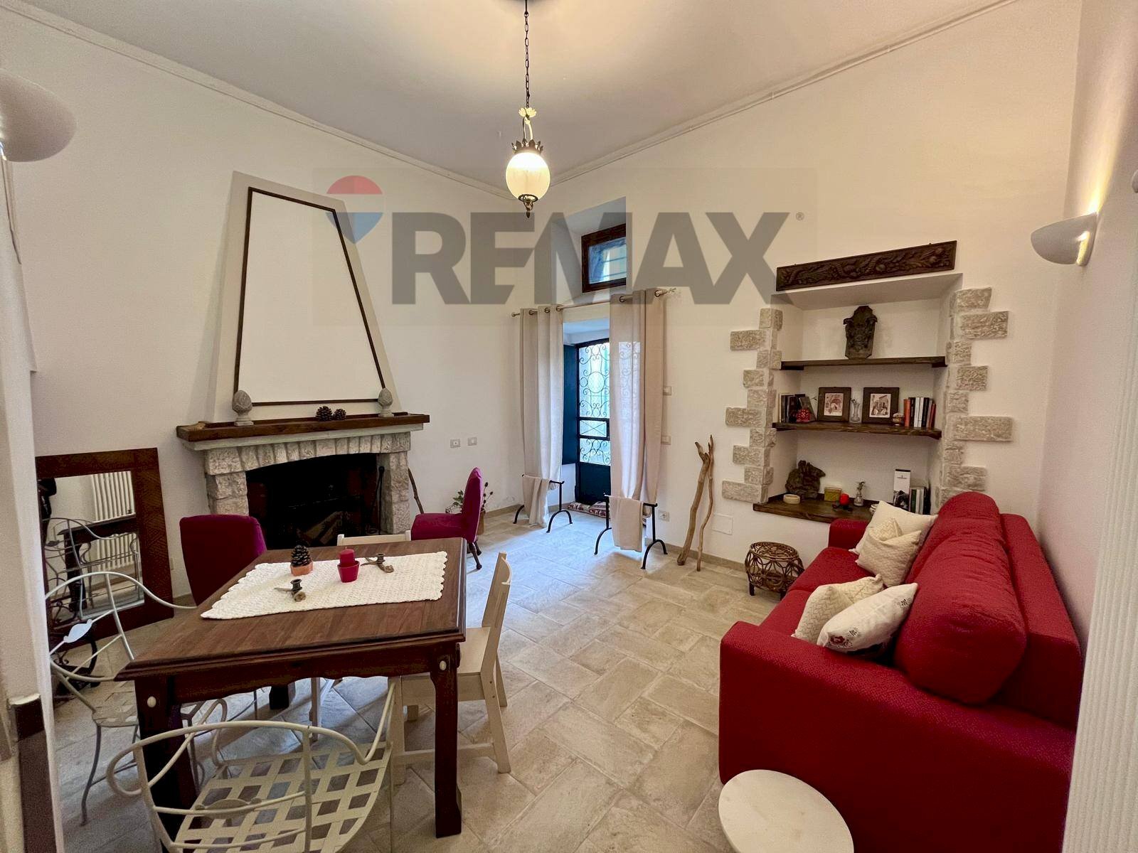 Sala da pranzo - Casa indipendente Via della Vittoria
 
15, Civitella Alfedena - foto 1