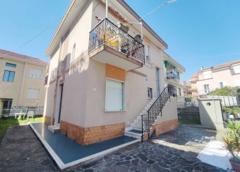 Foto 1 - Villa Via Tagliamento
 
9, Loano - photo 1