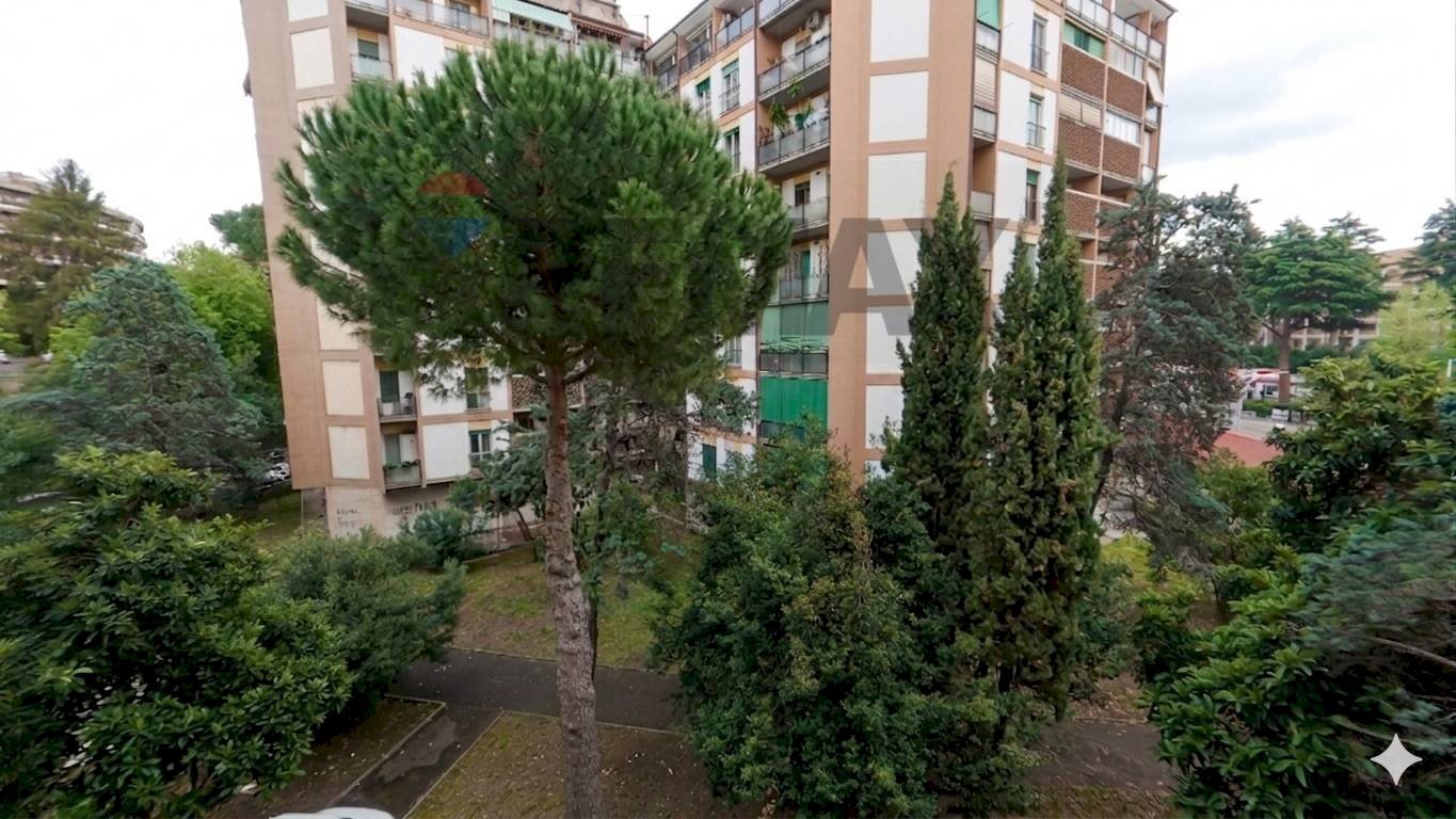 Edificio all\'aperto - Bilocale Via Monte Cervialto
 
82, Roma - foto 1