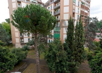 Edificio all\'aperto - Bilocale Via Monte Cervialto
82, Roma - foto 1