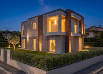 Foto 1 - Casa semi indipendente via Giacomo Leopardi
 
340, Comezzano-Cizzago - foto 1